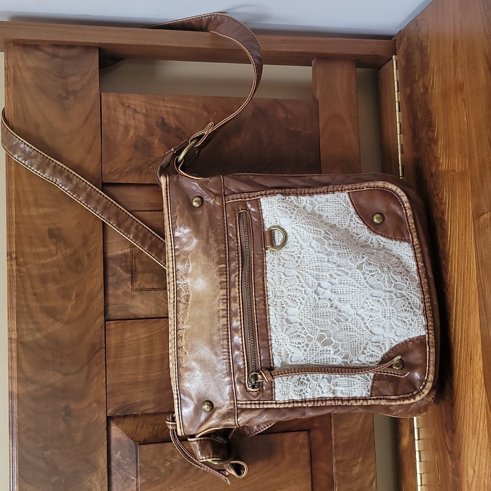 Adorable cross body